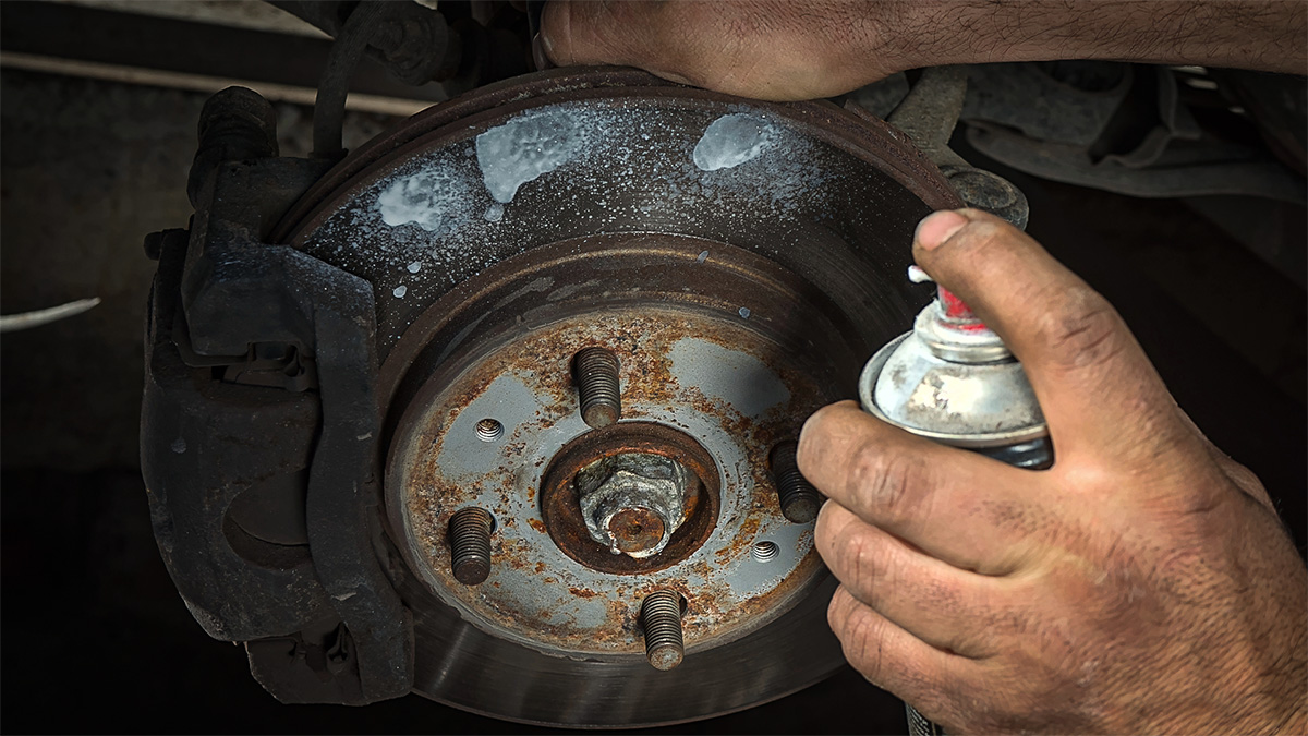 Many belt gauges use a series of teeth, placed in the belt's grooves, to determine wear.