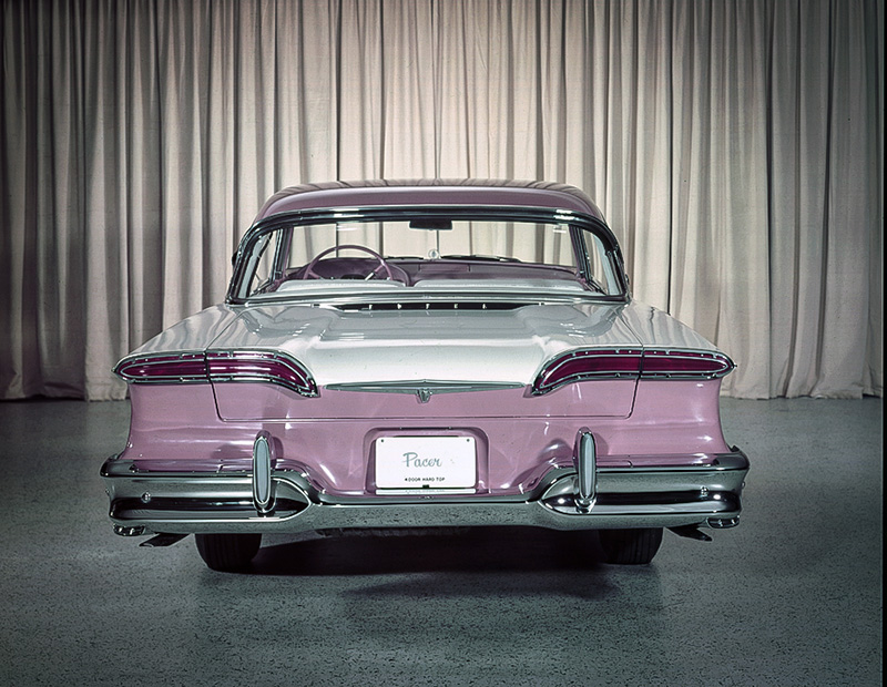 Many belt gauges use a series of teeth, placed in the belt's grooves, to determine wear.